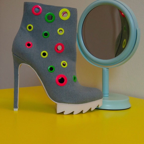 Privileged Midway Eyelet Bootie Denim Heels White - Picture 3 of 4